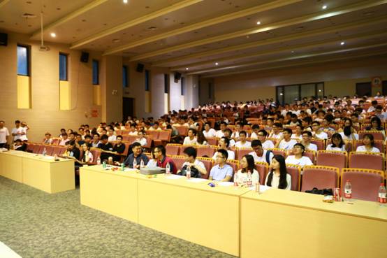 图一 成人漫画
2016级全体学生及到场嘉宾.jpg